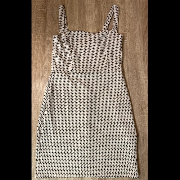 Dress - Picture 2 of 6